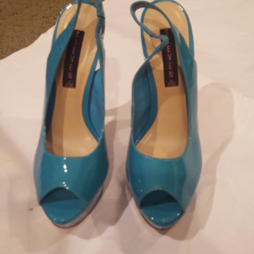 NWOT Teal peep toe heels